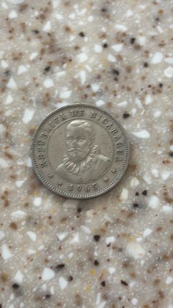 1965 Nicaragua 10 Centavos piece featuring Francisco Hernández de Córdoba.