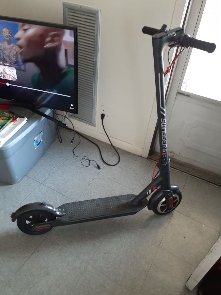 SWAGTRON 5 ELITE ELECTRIC SCOOTER