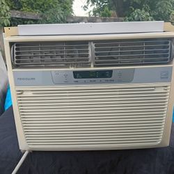 10000 BTU Window AC WORKS GREAT 19 Inches Wide 14i Inches Tall Works Perfect 