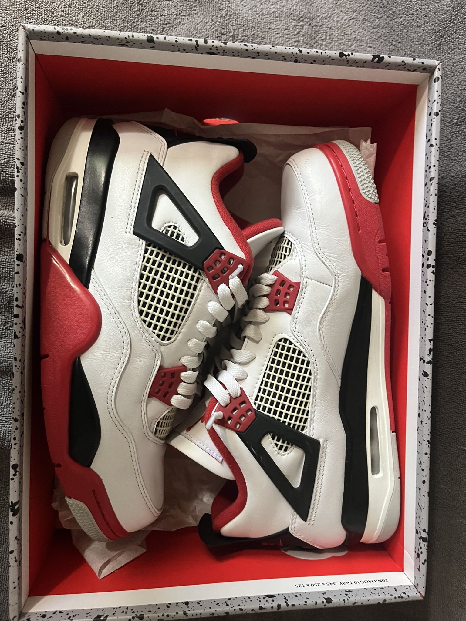 Jordan 4 Fire Red Size 10