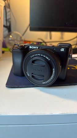 Sony a6100 camera with 16-50mm f/3.5/5.6 lens