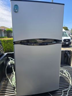 Mini refrigerator