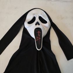 Vintage scream Ghostface mask autographed skeet urich