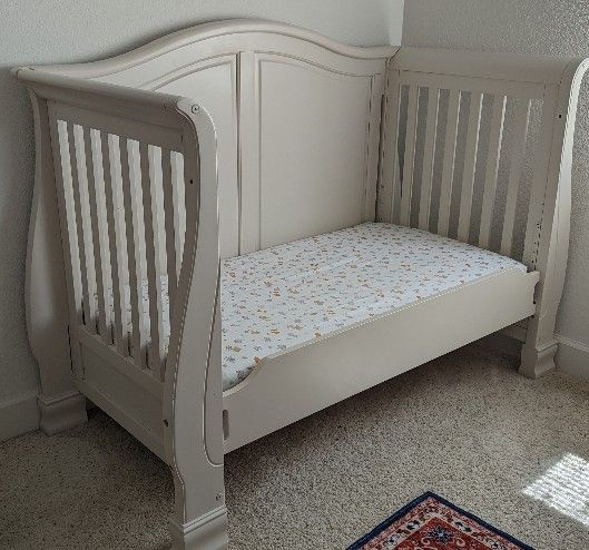 Convertible Crib / Infant, Toddler Bed Set