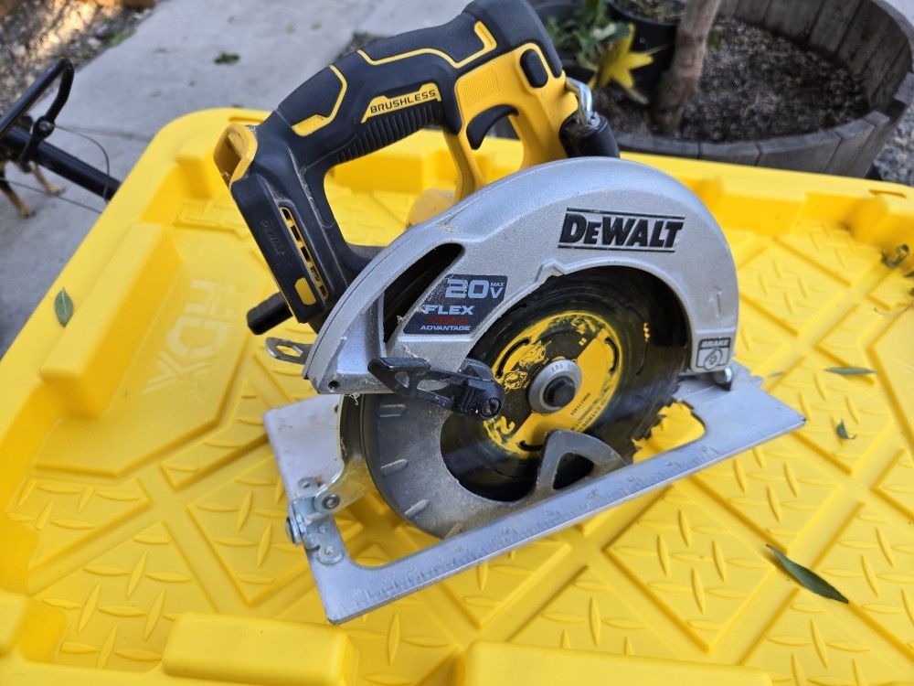 Dewalt Circular Saw