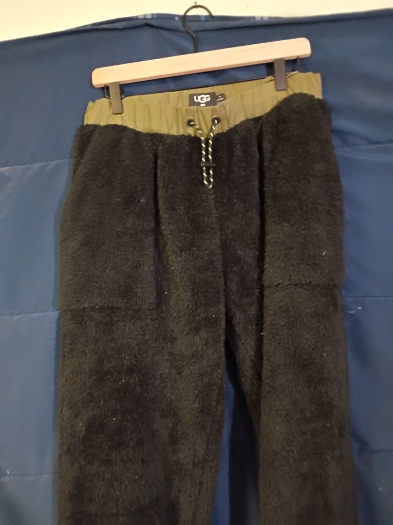 UGG Niko Sherpa Joggers Medium