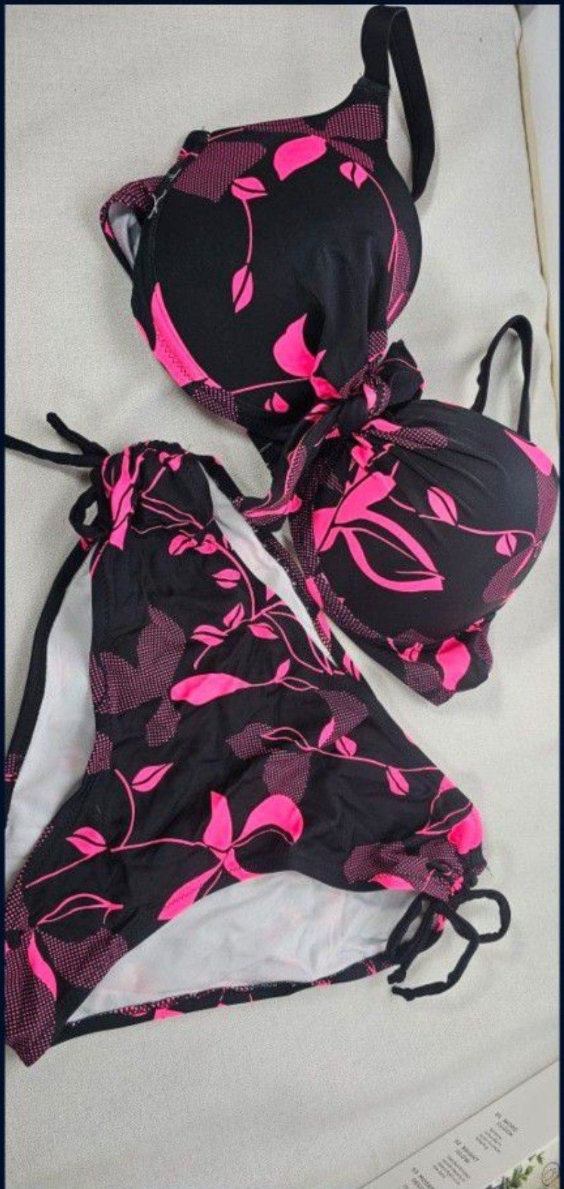 New Floral and Black Bikini Top/Bottoms with lace-up Briefs. Size Medium.