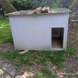 Free - XXL Wood Dog House