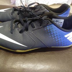 Nike Turf Soccer Shoes Size 6 Youth