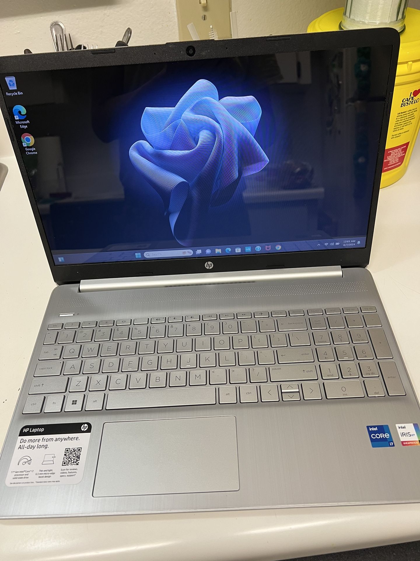 Laptop Hp 15-dy2036nr Intel Core i7-1165g7 8gb 256gb Windows 11 Excellent Condition Like New