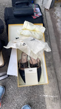 Fendi slippers size 5 with box
