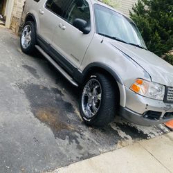2004 Ford Explorer 