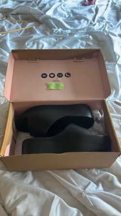 Black & pink platform slides
