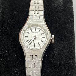 Vintage SEIKO Ladies Cocktail Watch, Model 0630, 17 Jewels, Very Good Condition, Circa 1974