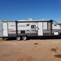 2015 Gray Wolf 28 Ft Bunkhouse With Slideout