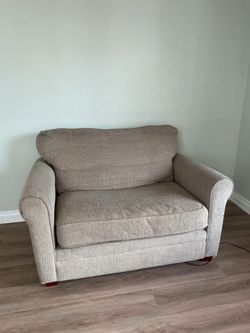 Convertible Sleeper Chair / Pull-Out Bed