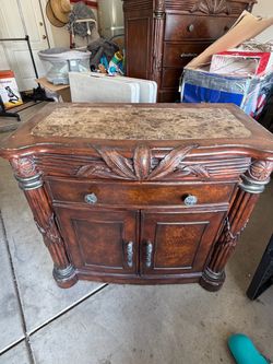 Dresser set