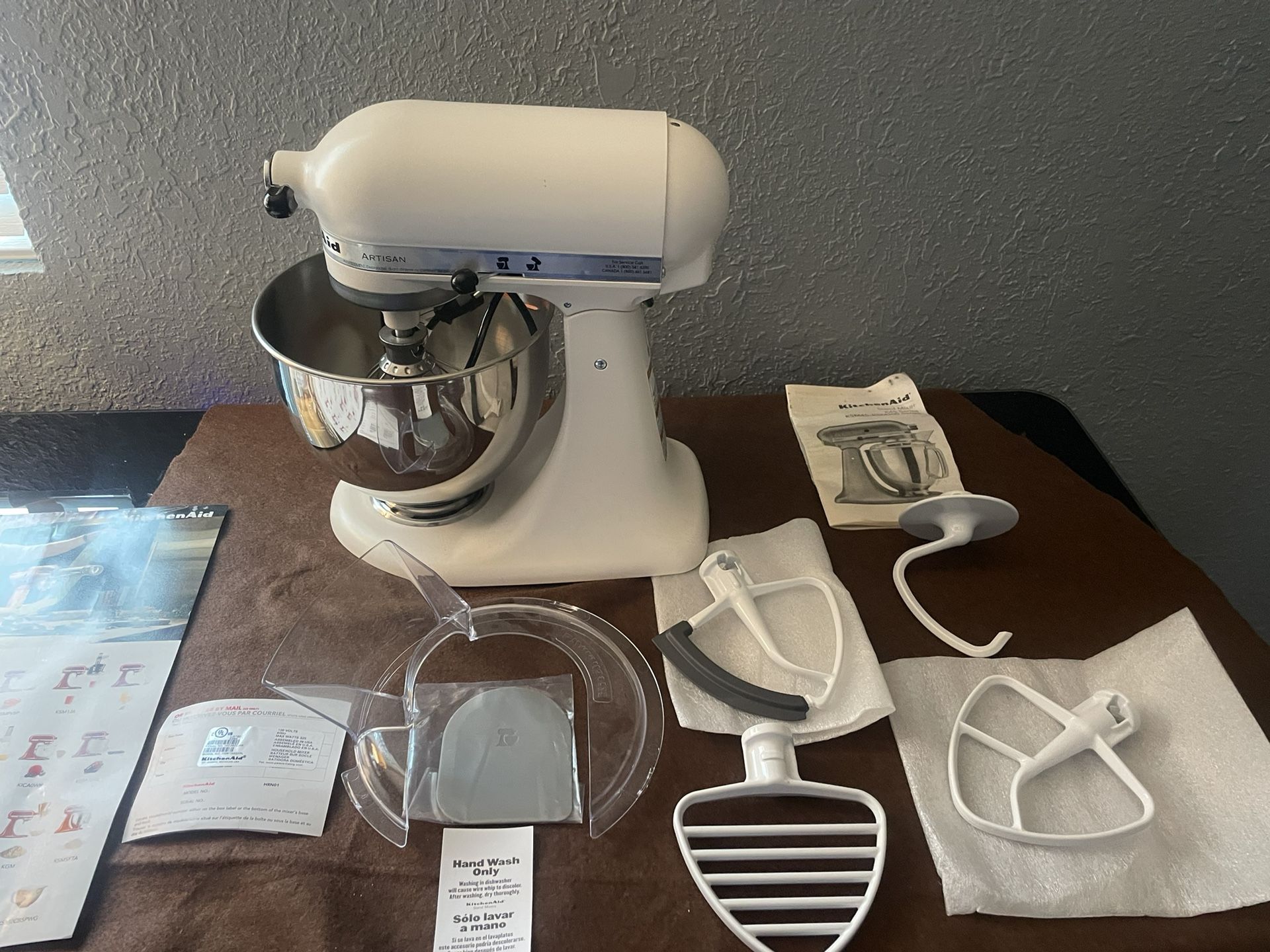 KitchenAid Artisan 325 Watt White Tilt Head Mixer NEW with 8 Attachments