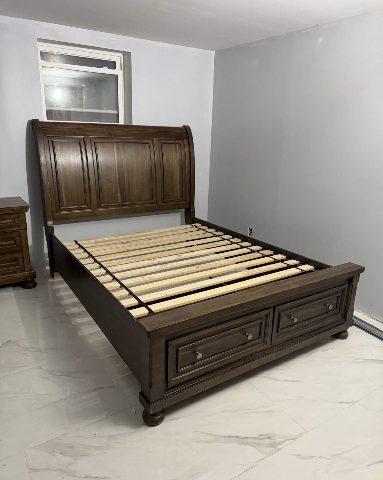 5 Pieces Queen Bed Set