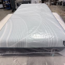 Twin XL Mattress Tempurpedic ProAdapt Medium Hybrid $889 ( SPLIT KING $1599)