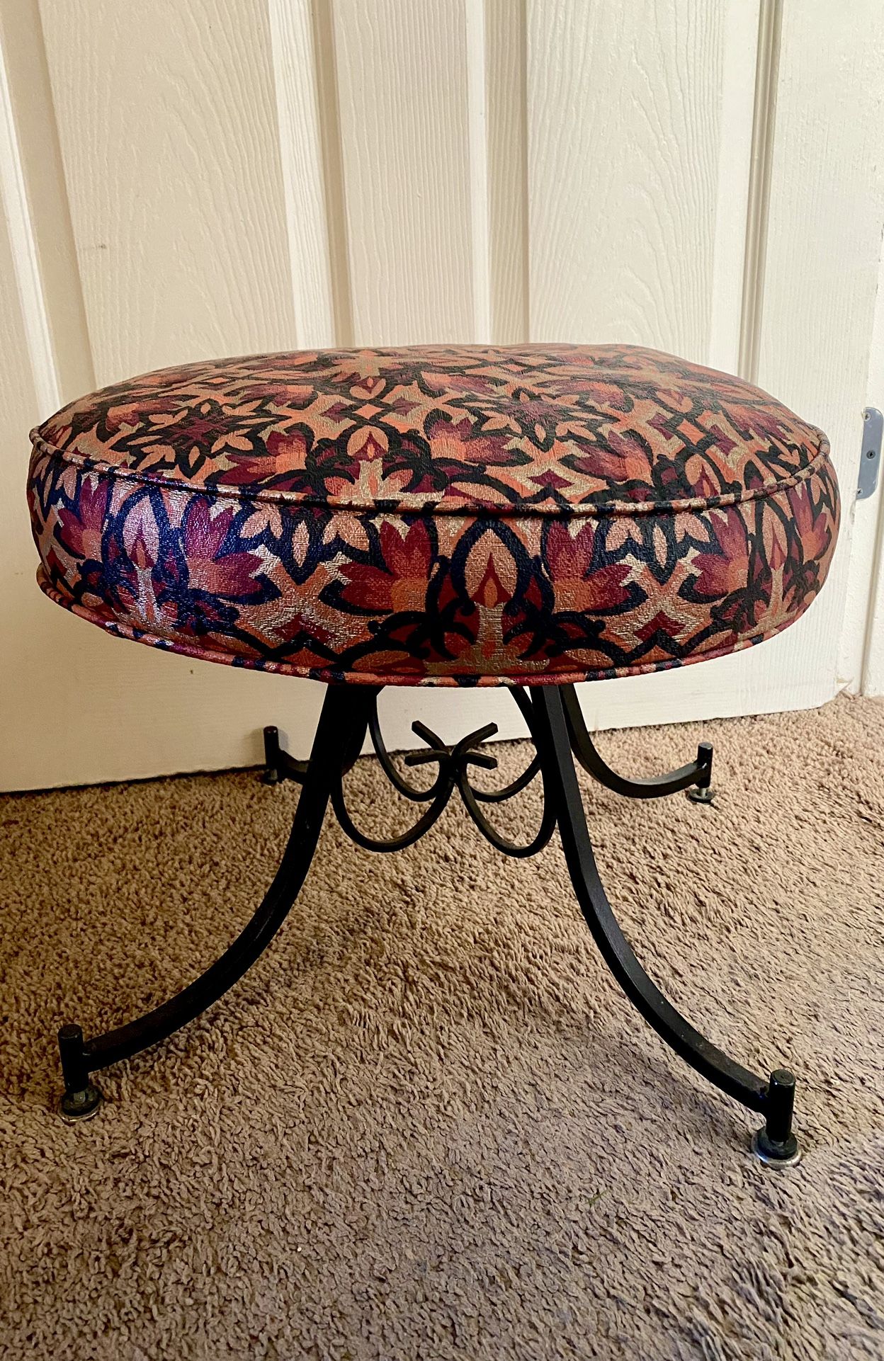 Artsy Cushioned Stool Chair