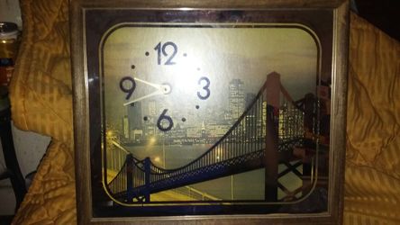 Newyork city mirrored clock