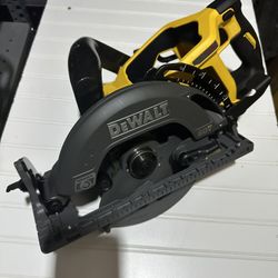 7-1/4” Worm Drive Flexvolt Circular Saw Tool Only 