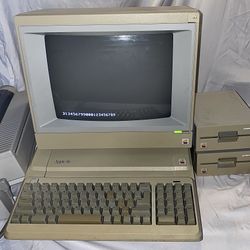 Apple IIE Platinum Computer With Apple Image Writer  II Printer (RESD DESC)