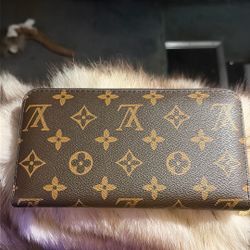 Brand New LV wallet 