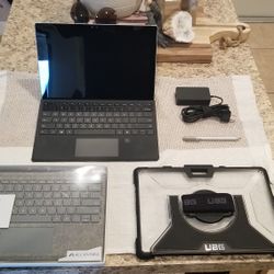 Microsoft Surface Pro 4 w/ Accessories