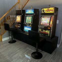 Home Casino Complete With Stand And 2 Stools