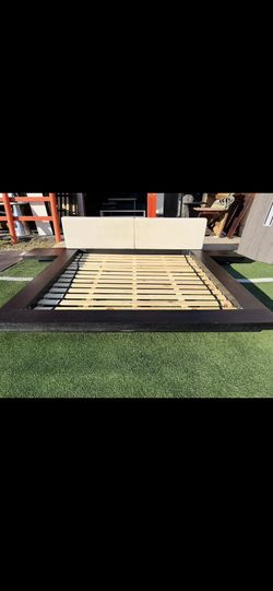 King bedframe low profile with side tables