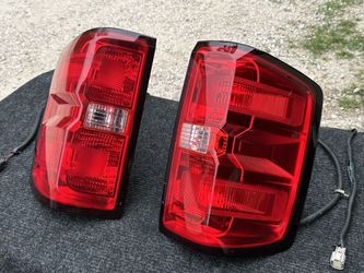 OEM Chevy Silverado Tail Lights (14-18)