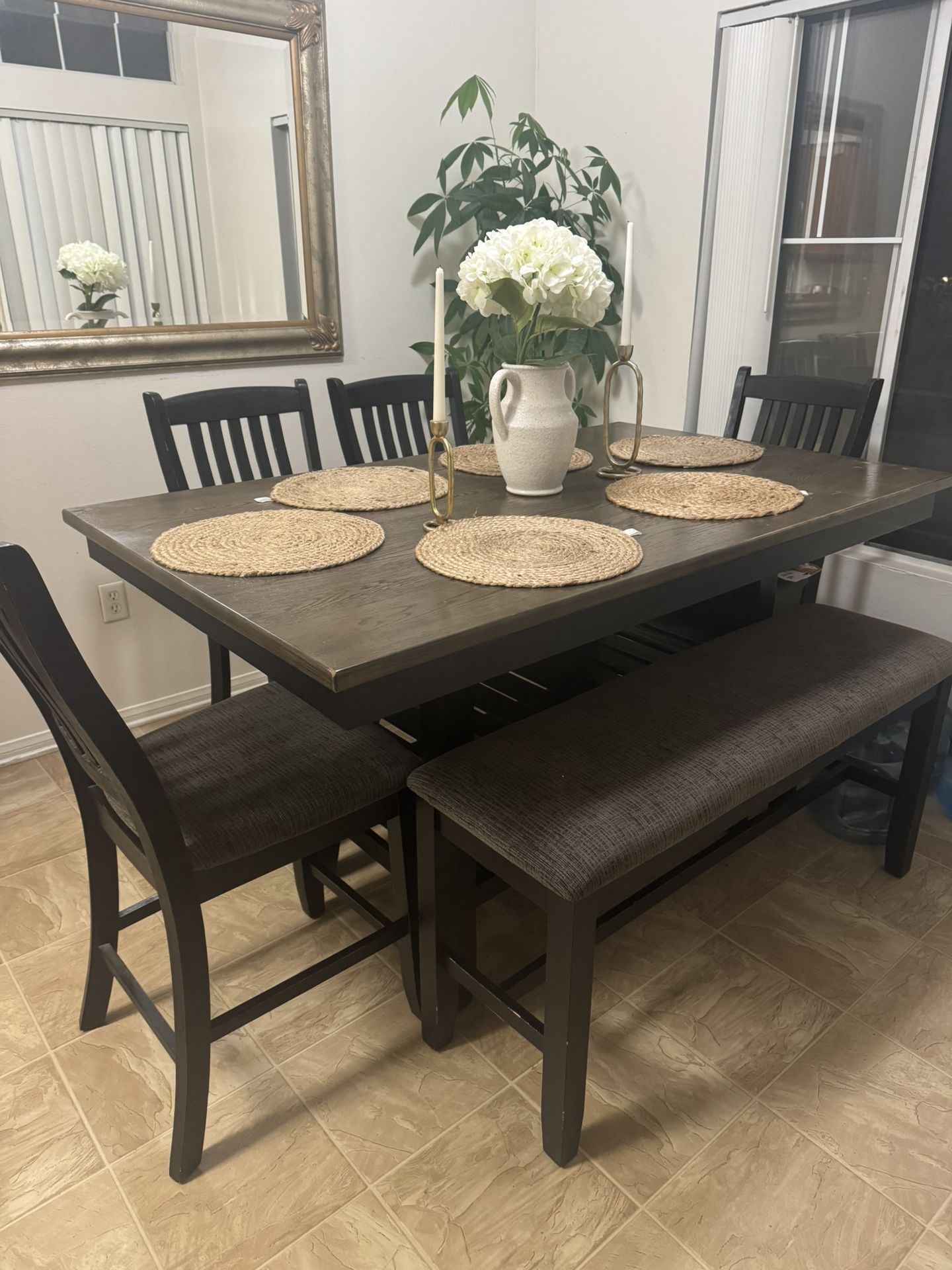 Dining Tables 