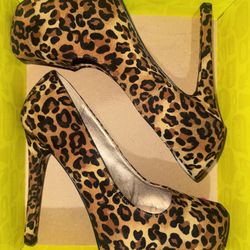 Cheetah Print Heels/Shoes Size 8