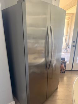 Fridge/freezer side by side