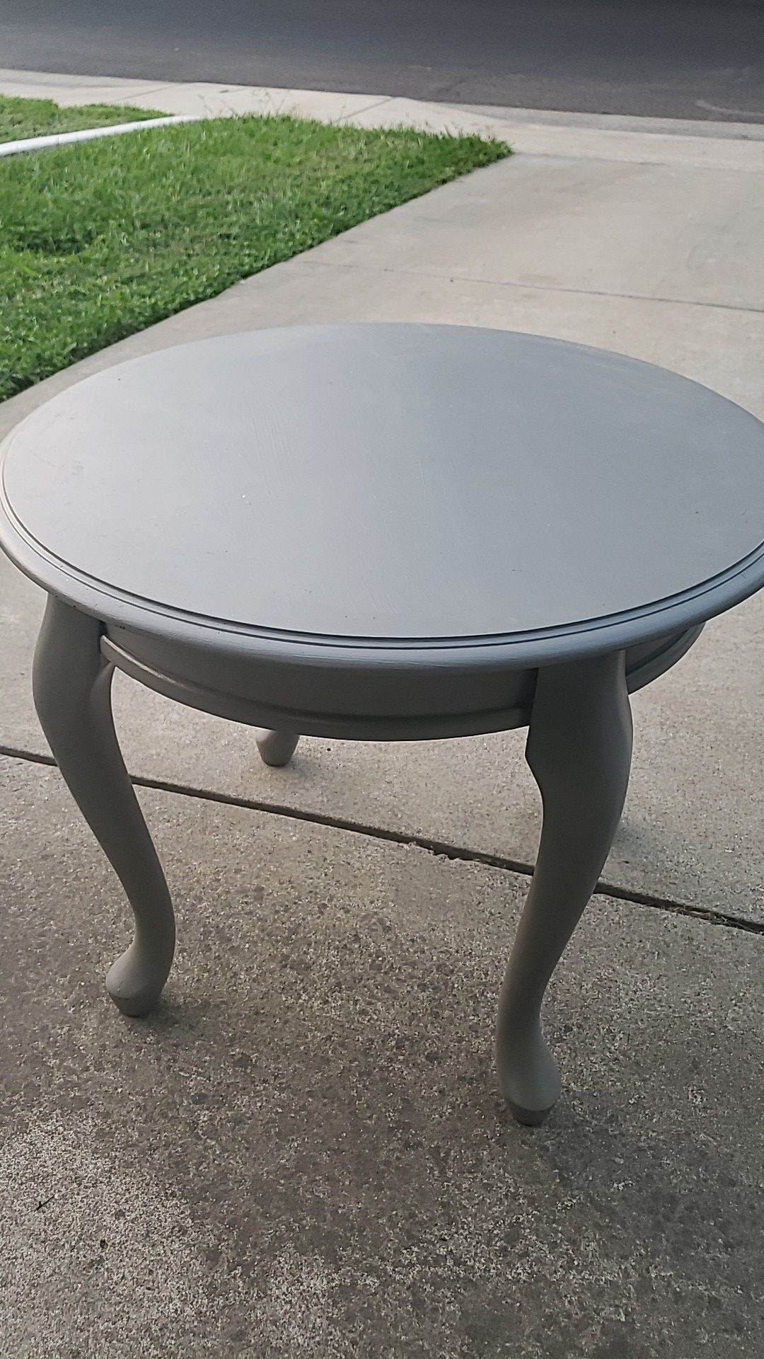 Light gray circle coffee table