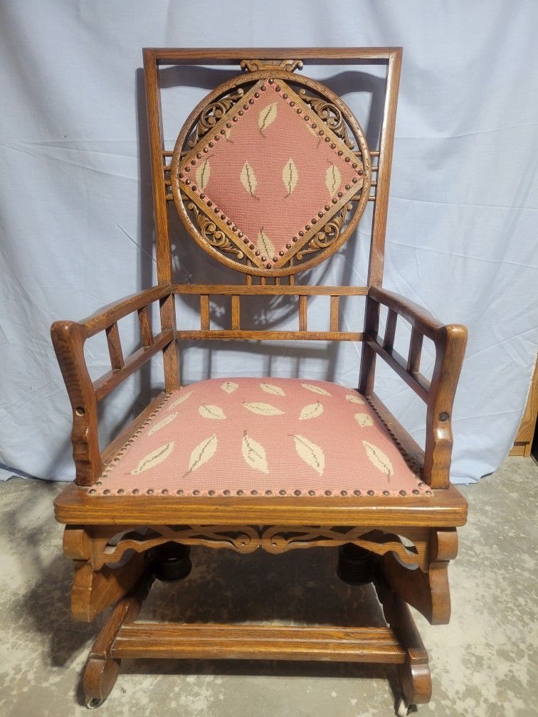 Rocking Chair, Gorgeous Antique Oak. 