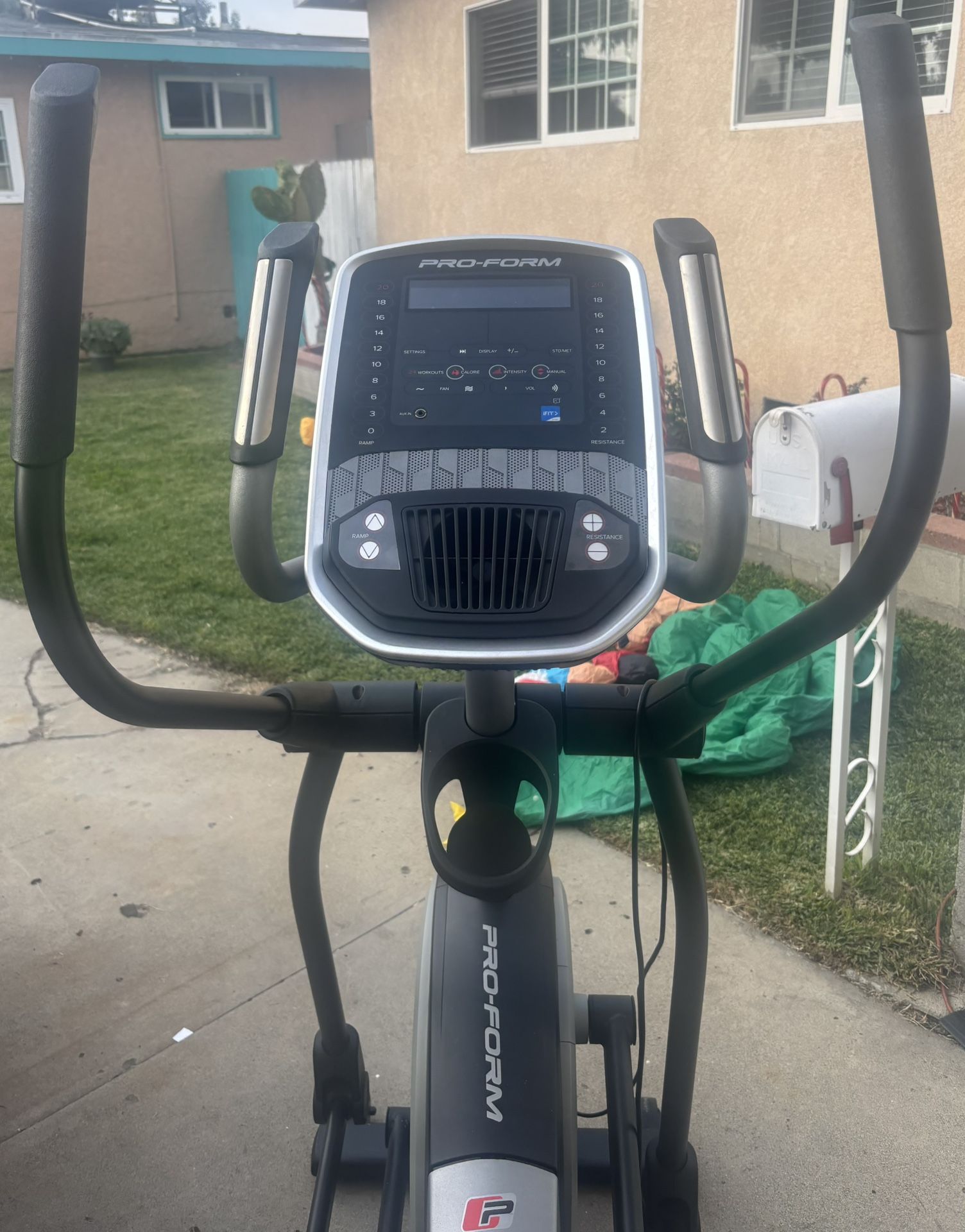 Pro Form Elliptical Carbon EX