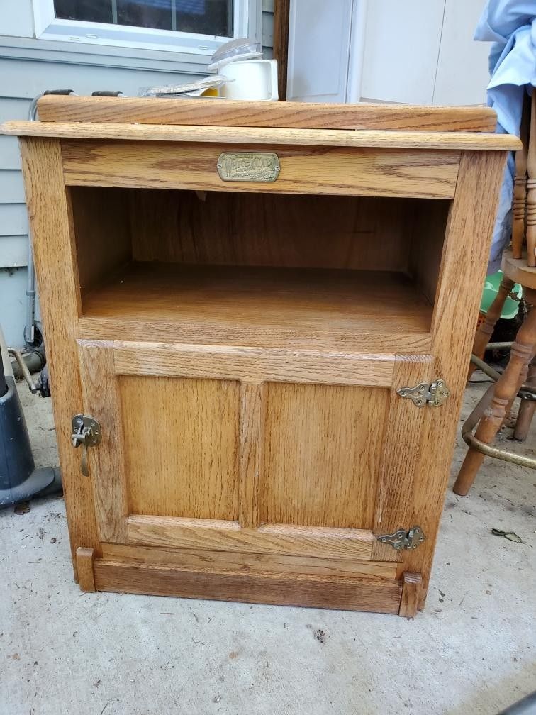 Ice Box, Swivel Top TV Stand W/ Storage Cabinet. Needs Some tlc