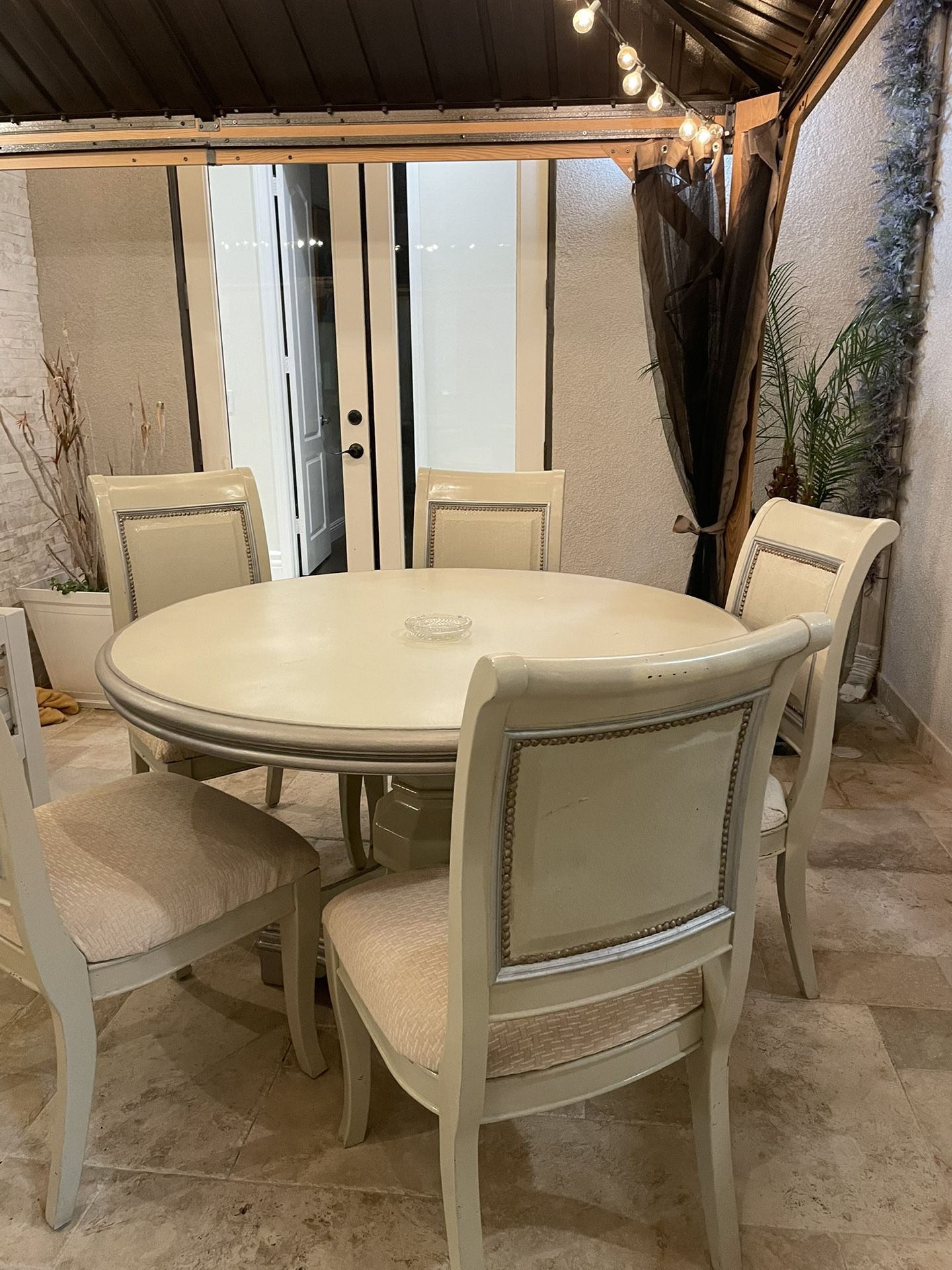 Dining Table With 5 Chairs Very Clean Pickup Only Temecula.