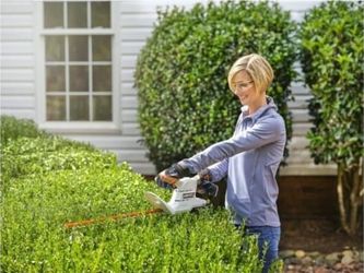18" 20V CORDLESS HEDGE TRIMMER KIT " HART