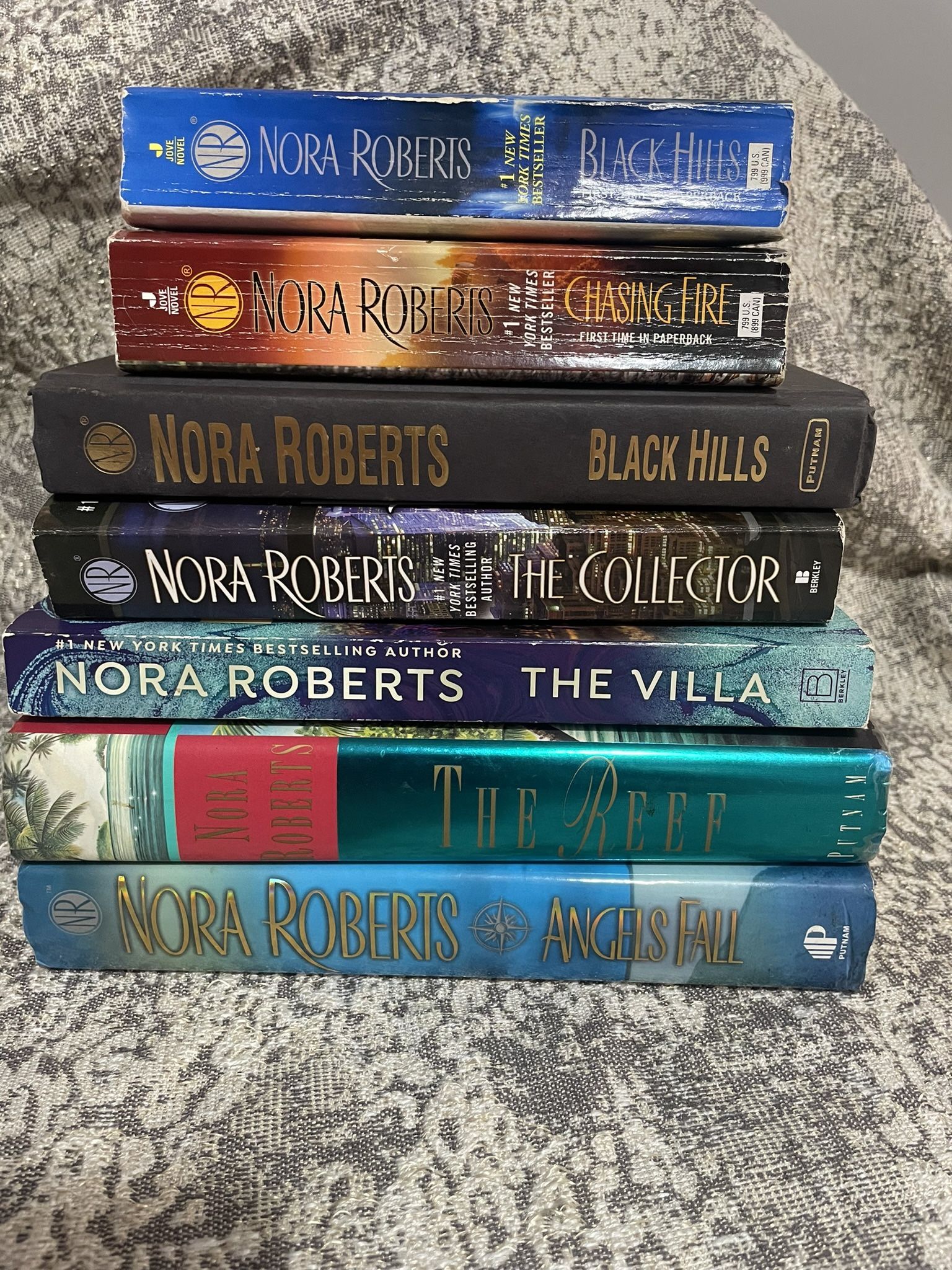 7 Nora Roberts Books