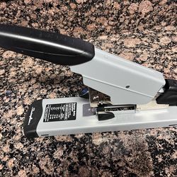 Swingline Heavy Duty Desktop Stapler, 160-Sheet Capacity, Black/Gray