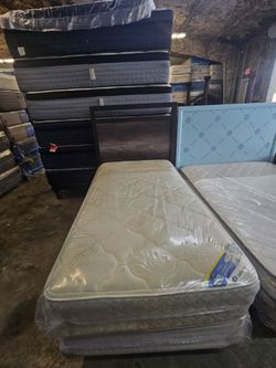 Twin set With rails n headbord good condition $100