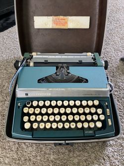 1960s Vintage Penncrest Caravelle 10 Portable Typewriter By Smith-Corona