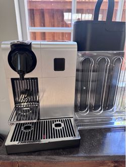 Nespresso De’Longhi Lattissima Pro Espresso Machine + Capsule Holder & Bin
