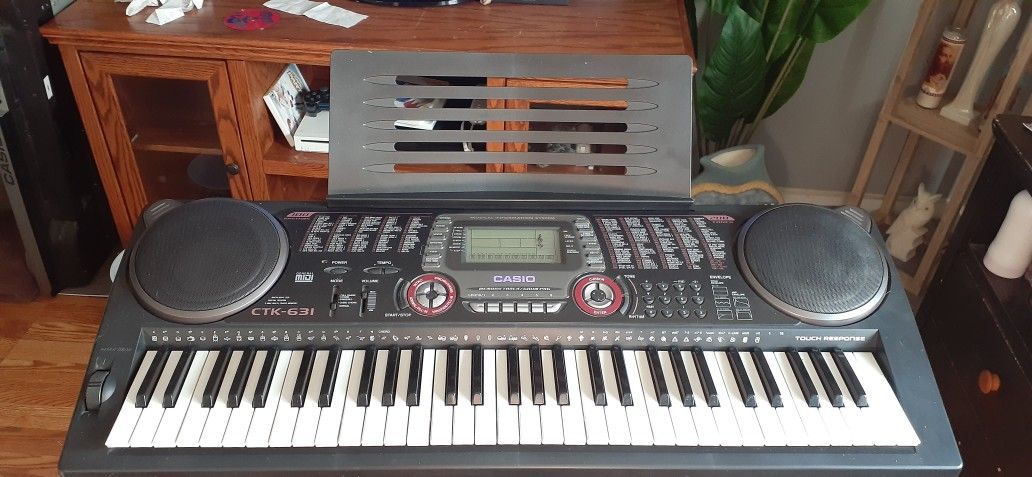 CASIO 61 KEY KEYBOARD COMES WITH POWER CORD AND FOOT PEDAL PLUS EXTRAS READ BELOW