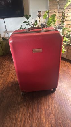 Tommy Hilfiger Red Hard Shell Spinner Luggage