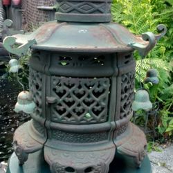 Yard Decor / Outdoor Pagoda 